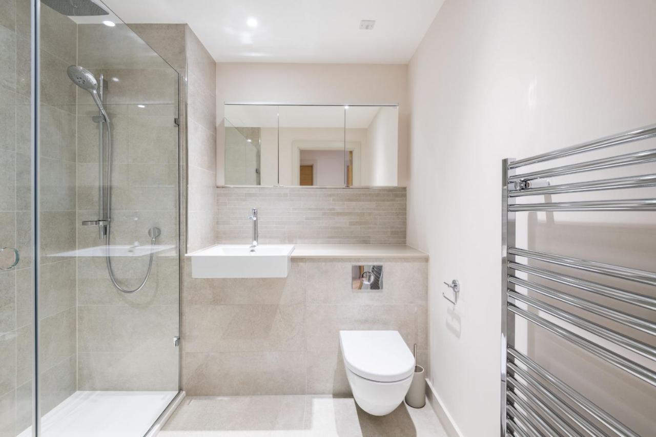 Elegant Victoria Home Close To Sloane Square By Underthedoormat ลอนดอน ภายนอก รูปภาพ